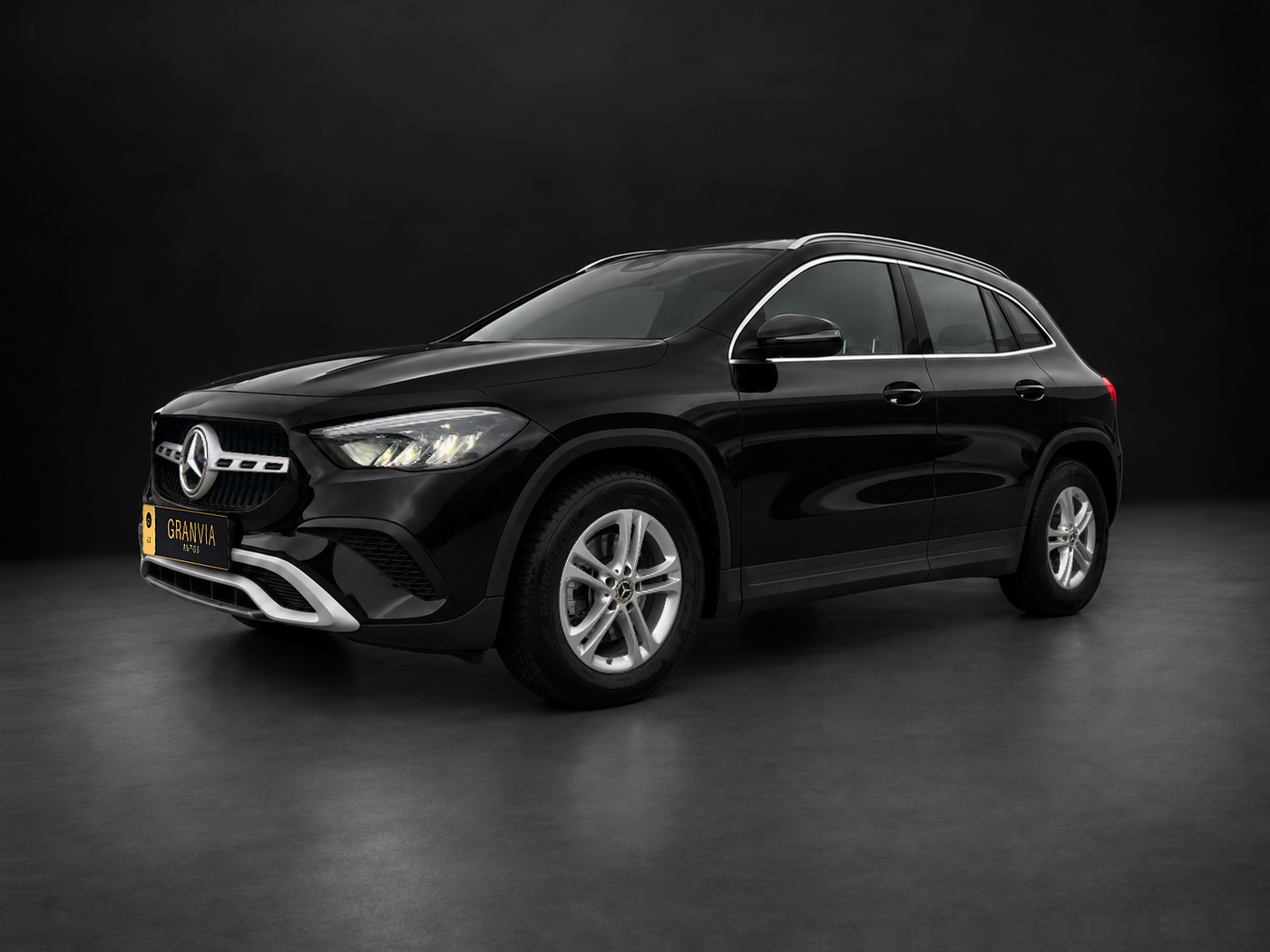 Mercedes-Benz GLA 180 LED Navi Kamera Sitzh. DAB Leder, Studioaufnahme