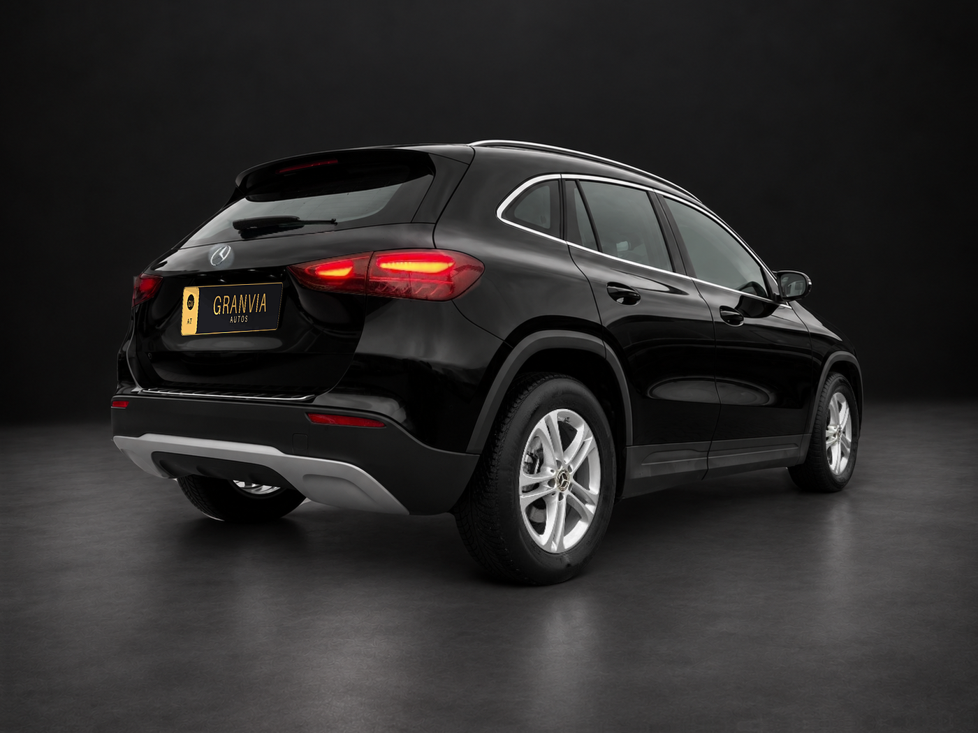 Mercedes-Benz GLA 180 LED Navi Kamera Sitzh. DAB Leder – Fahrzeugfoto 4 von 22