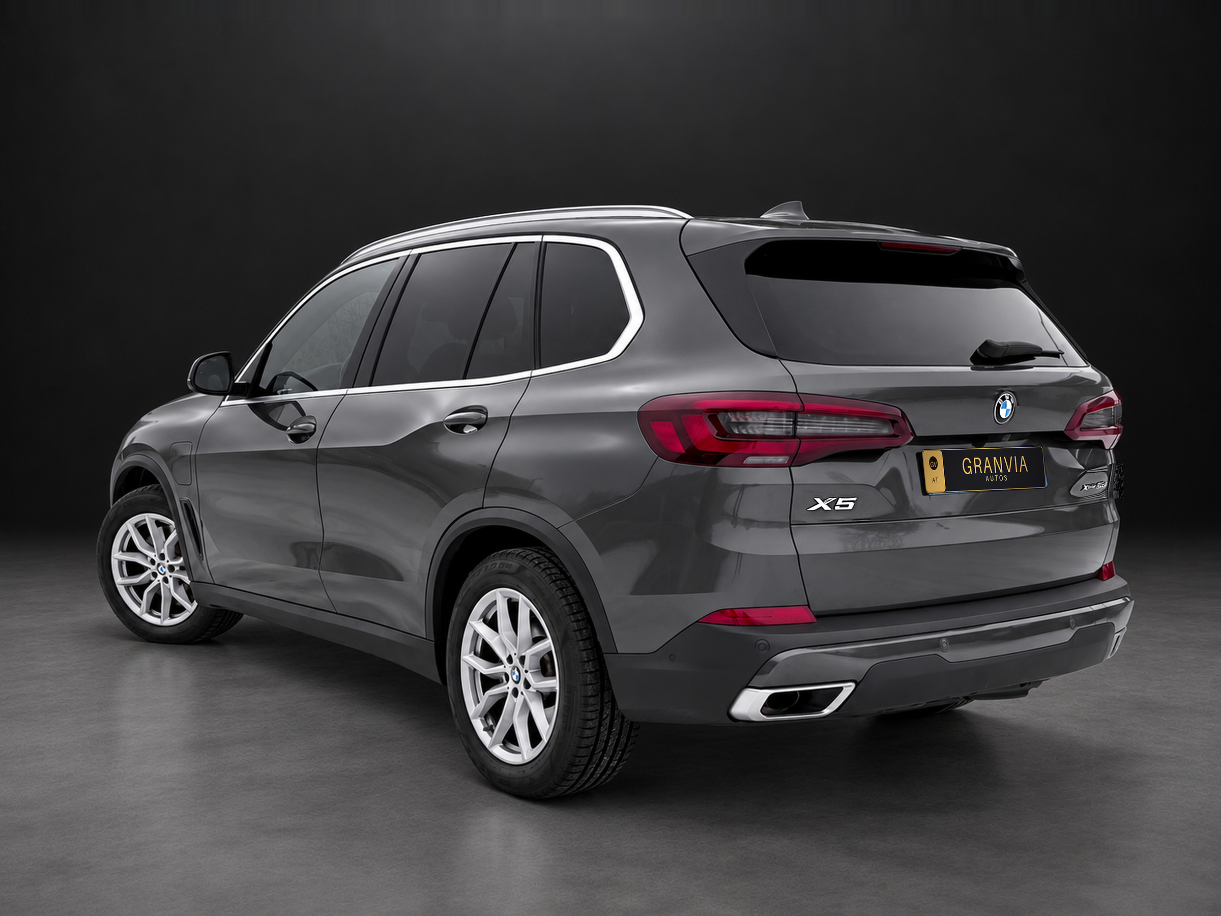 BMW X5 xDrive 45e Panorama – Fahrzeugfoto 4 von 28