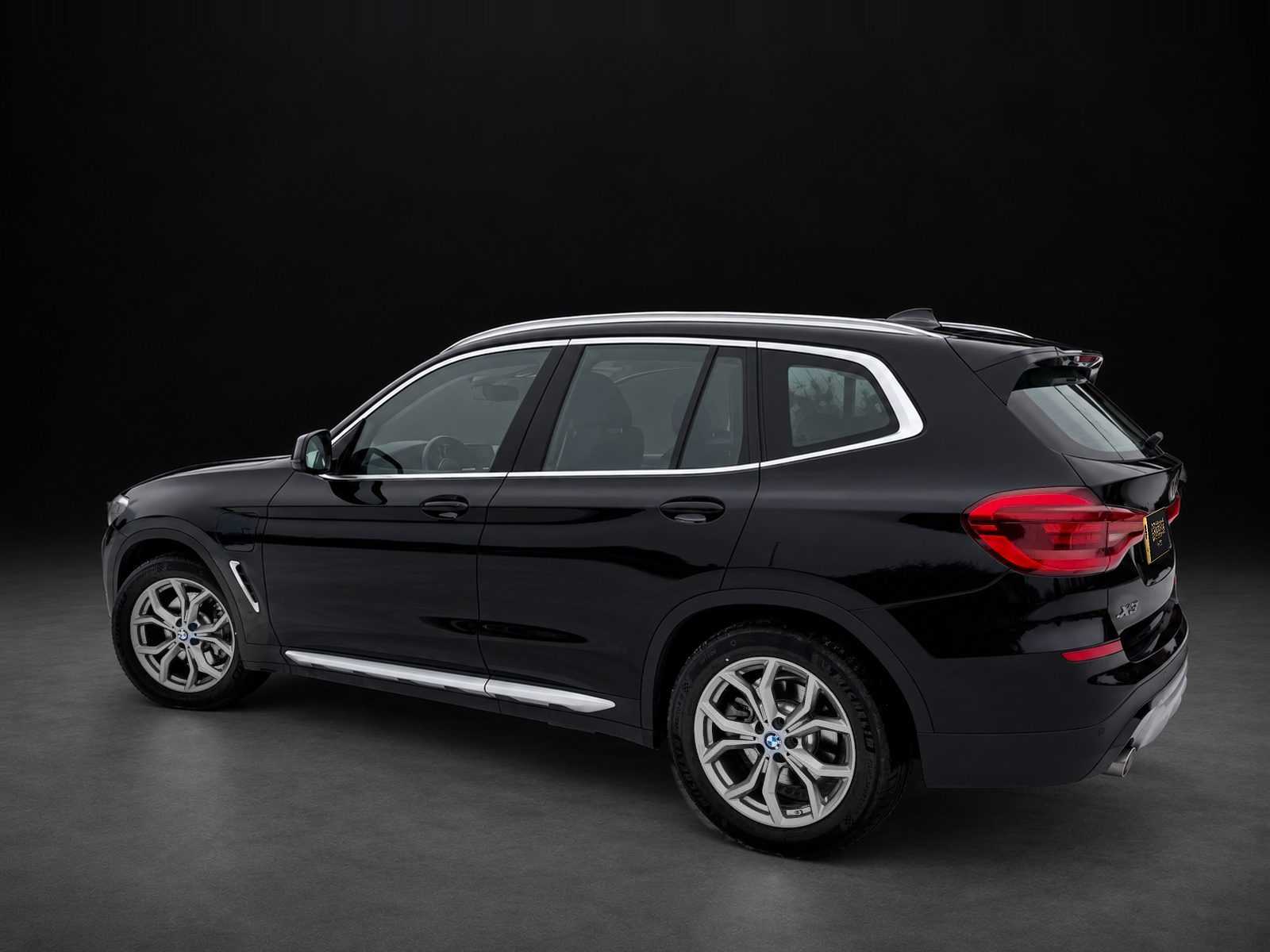 BMW X3 xDrive 30e xLine – Fahrzeugfoto 5 von 23